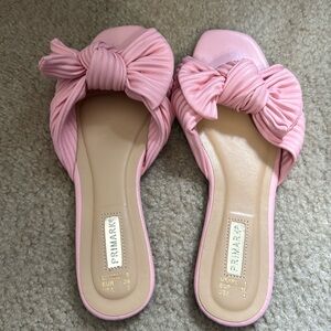 Brand new - NEVER WORN!! US size 8 - light pink